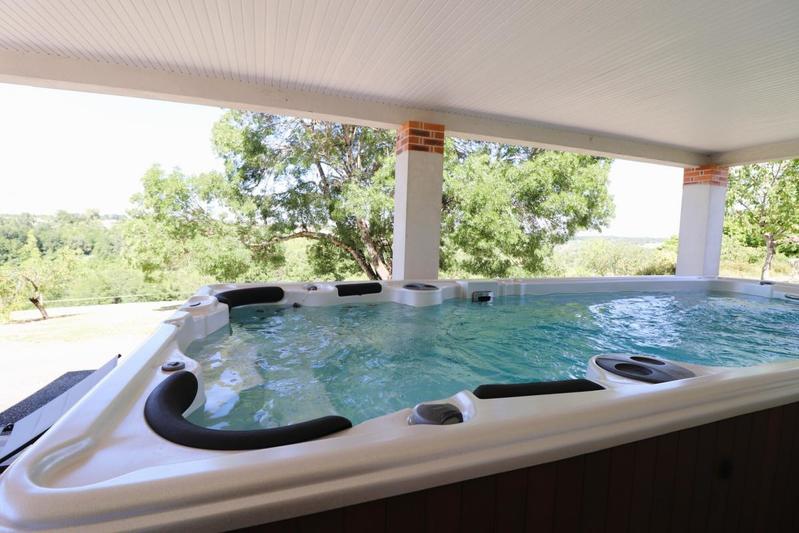 Propriété - 293 m² - 10 pièces