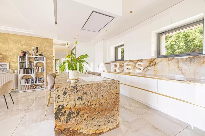 Villa - 300 m² - 9 pièces