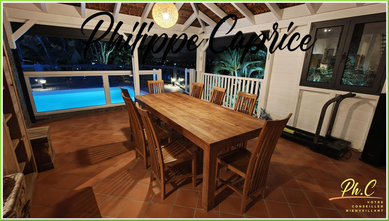 Maison - 366 m² - 8 pièces