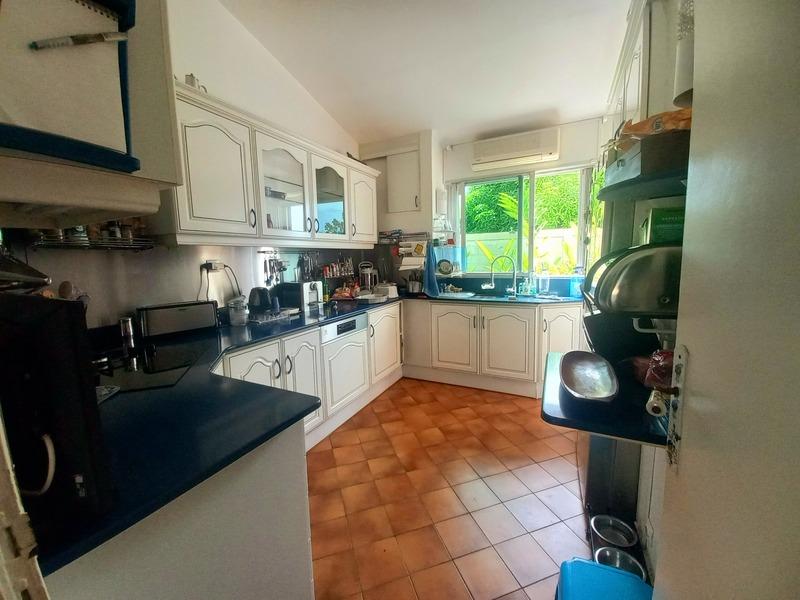 Villa - 238 m² - 9 pièces