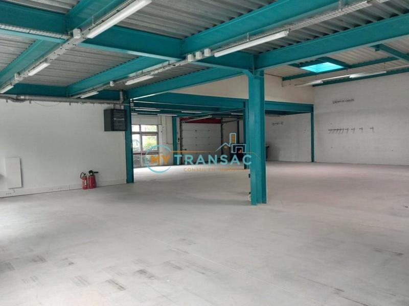 Entrepôt - 458 m²