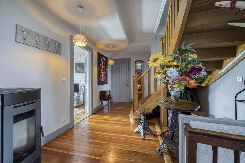 Maison - 251 m² - 10 pièces