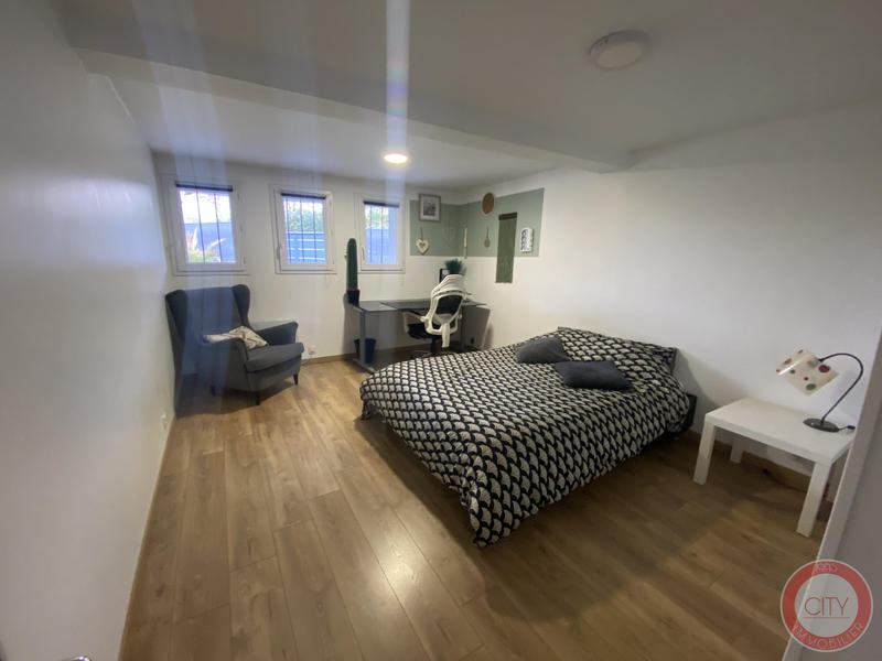 Maison traditionnelle - 223 m² - 9 pièces