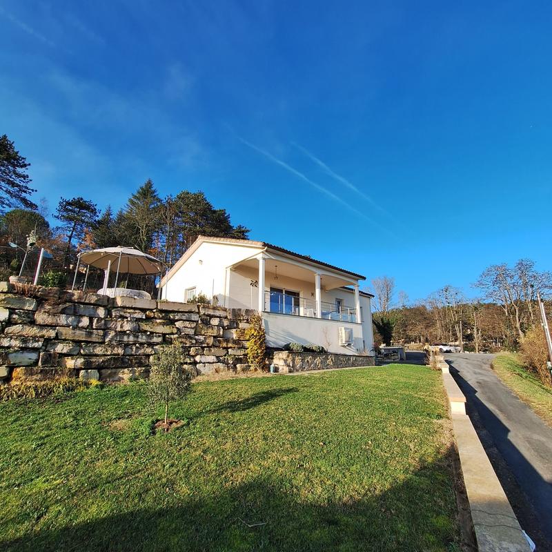 Maison - 235 m² - 7 pièces