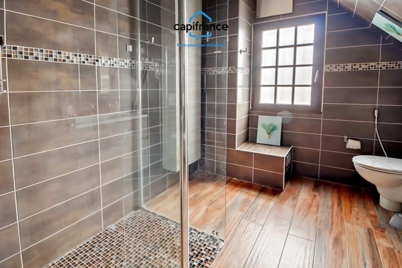 Maison - 220 m² - 8 pièces