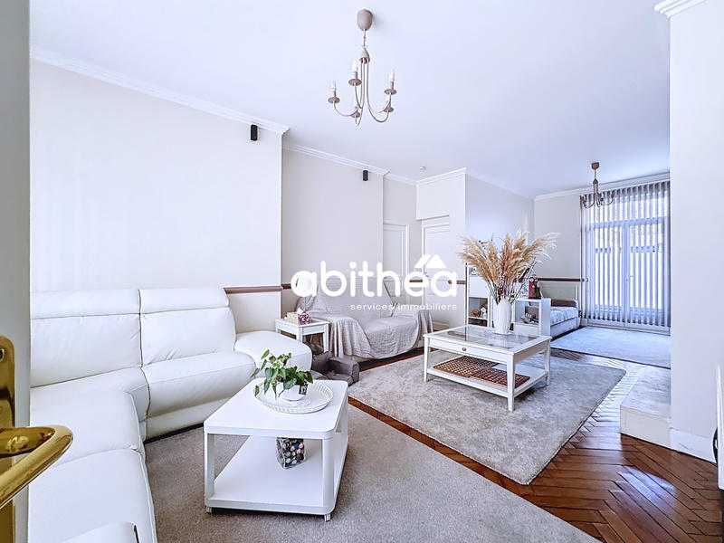 Maison - 318 m² - 8 pièces