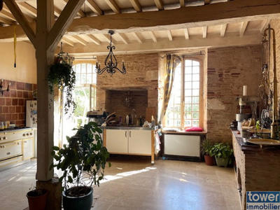 Maison - 750 m² - 10 pièces