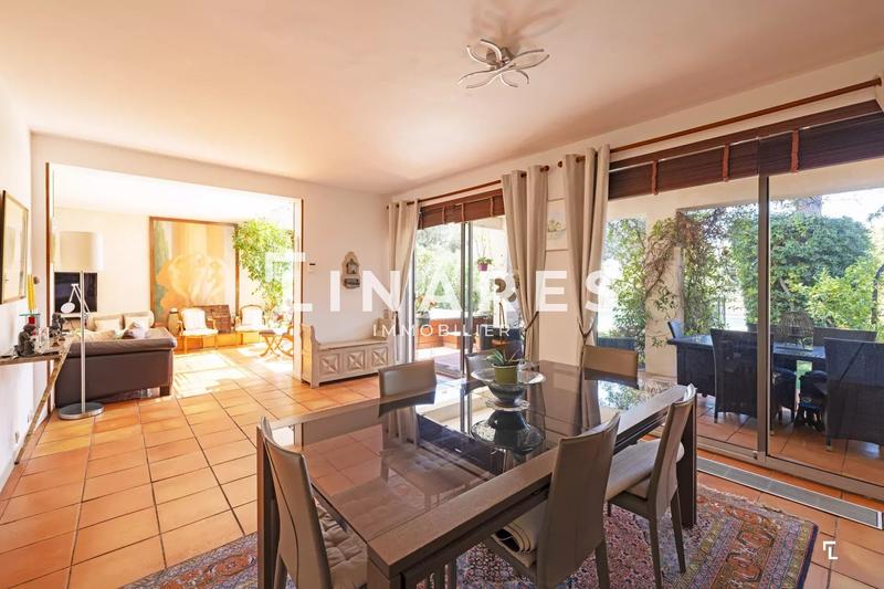 Villa - 196 m² - 6 pièces