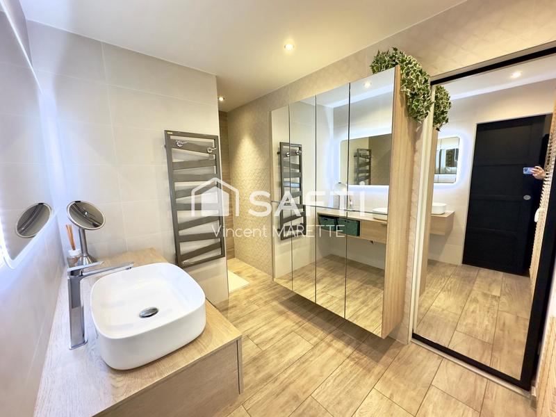 Maison - 199 m² - 8 pièces