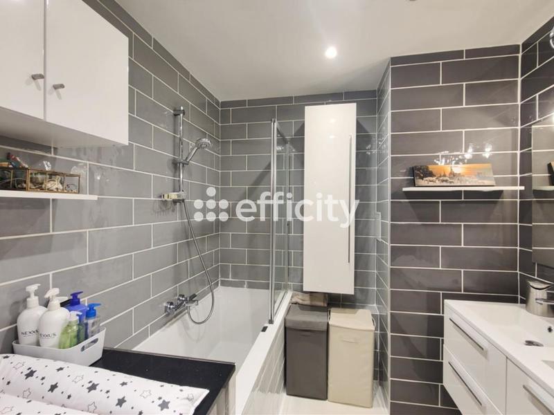 Appartement - 80 m² - 4 pièces