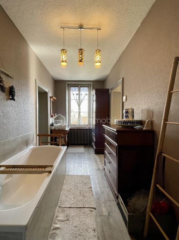 Maison en pierre - 186 m² - 7 pièces