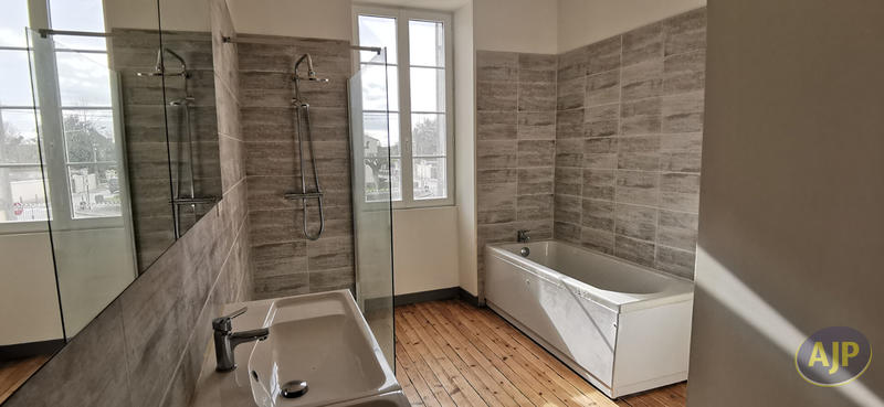 Maison - 275 m² - 6 pièces