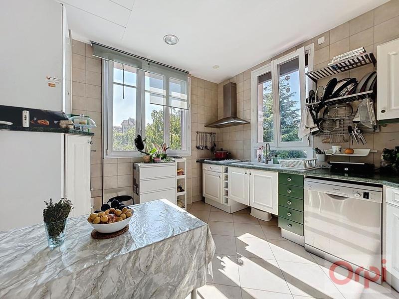 Demeure - 203 m² - 9 pièces