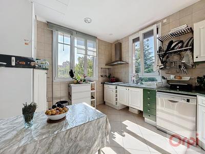 Demeure - 203 m² - 9 pièces