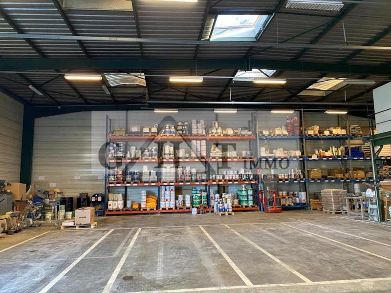 Entrepôt - 751 m²