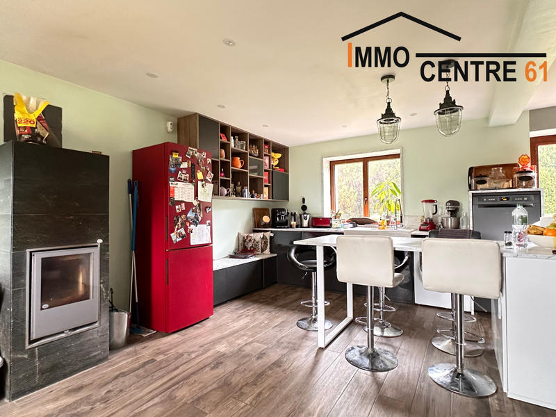 Maison - 238 m² - 10 pièces