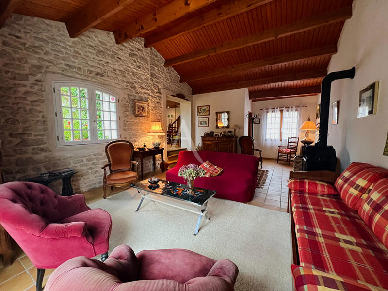 Maison - 181 m² - 9 pièces