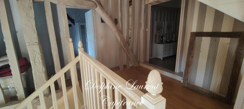 Maison traditionnelle - 232 m² - 7 pièces