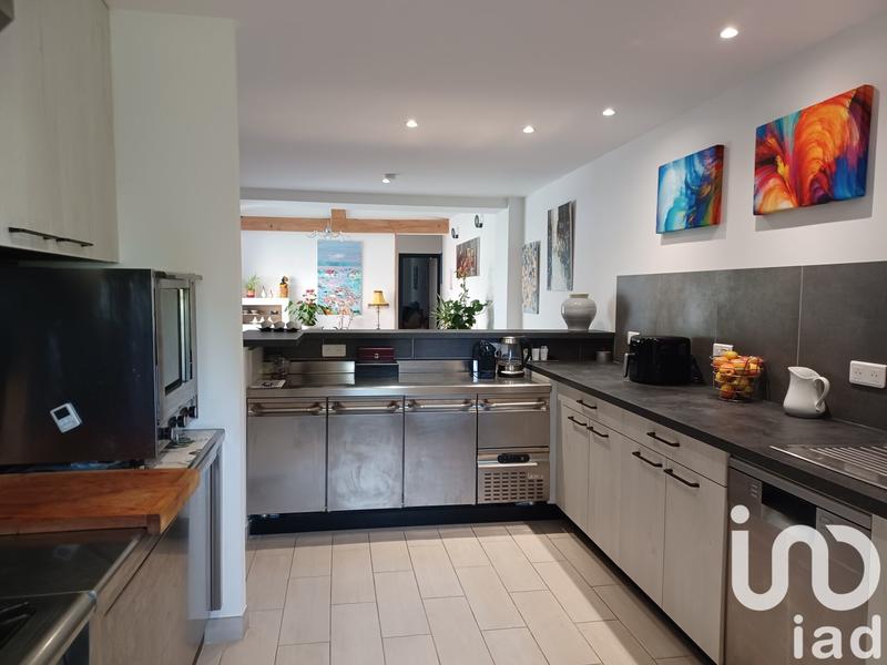 Maison - 260 m² - 11 pièces