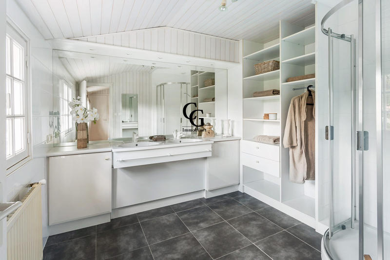 Maison - 170 m² - 7 pièces