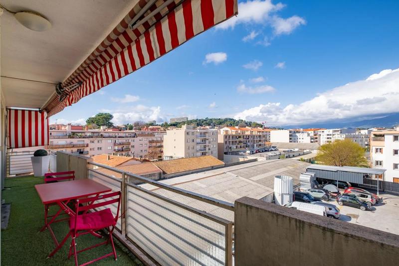 Appartement - 84 m² - 4 pièces