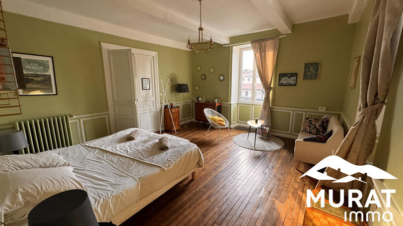 Maison - 320 m² - 13 pièces