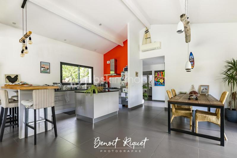 Propriété - 221 m² - 7 pièces