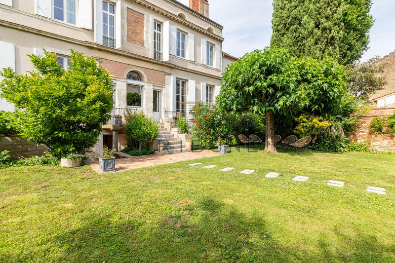 Maison - 500 m² - 10 pièces