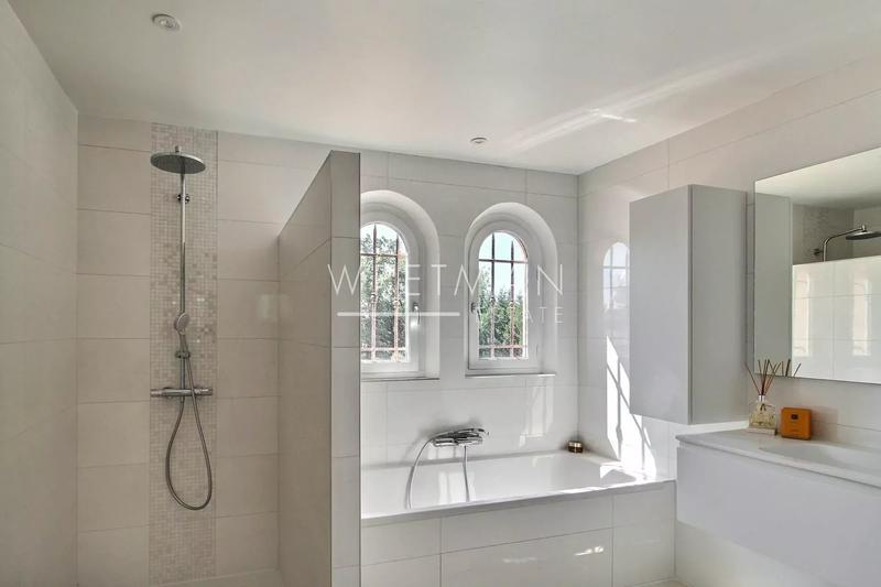 Villa - 225 m² - 6 pièces