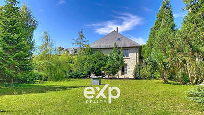 Maison - 242 m² - 7 pièces