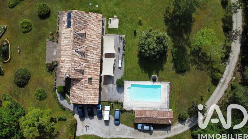 Maison - 250 m² - 8 pièces