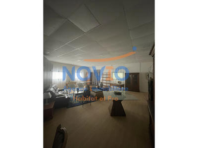 Bureau - 737 m² - 1 pièce