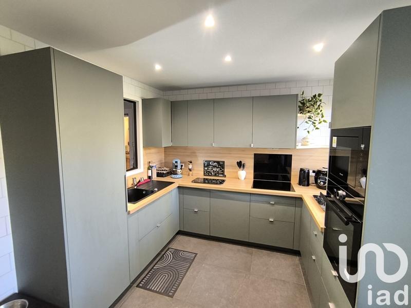 Maison - 230 m² - 9 pièces