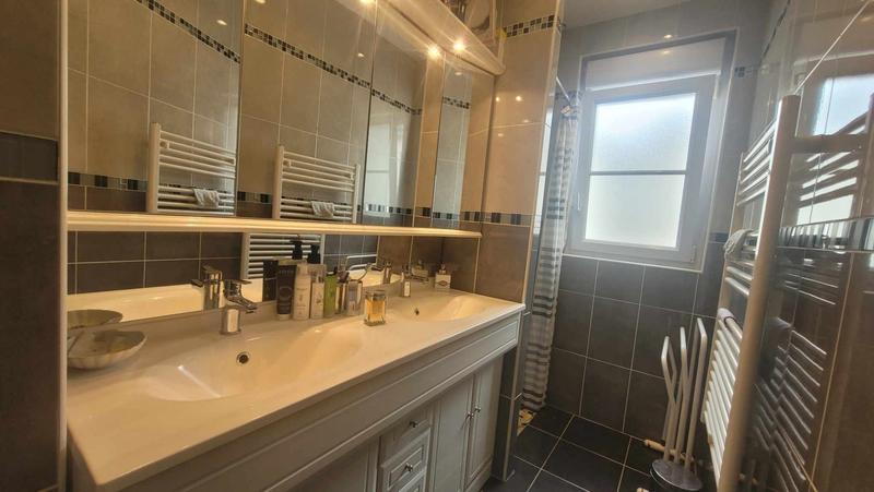 Maison - 96 m² - 6 pièces