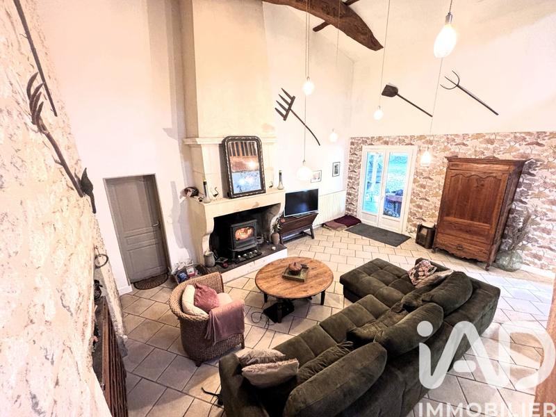 Maison - 247 m² - 9 pièces