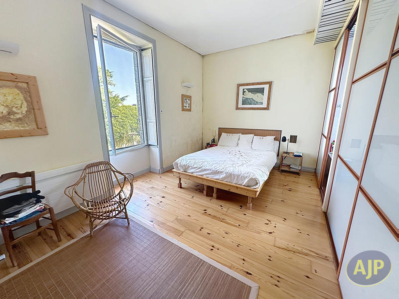 Maison - 350 m² - 12 pièces