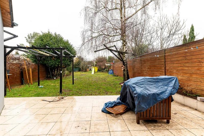 Maison de bois - 220 m² - 8 pièces