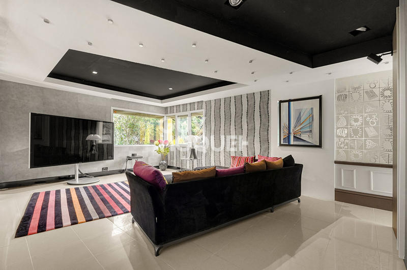 Demeure - 394 m² - 10 pièces