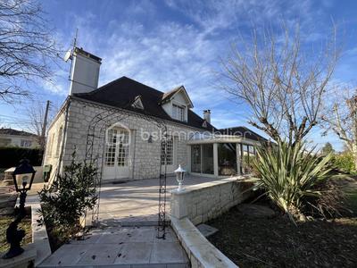 Demeure - 205 m² - 6 pièces