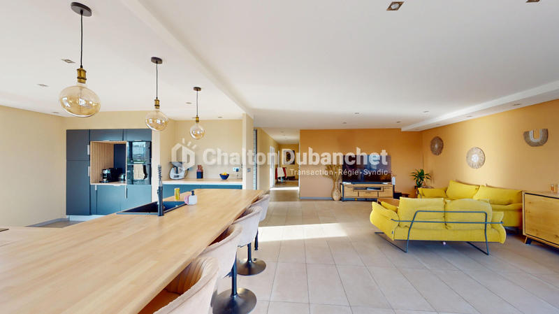 Maison - 185 m² - 7 pièces