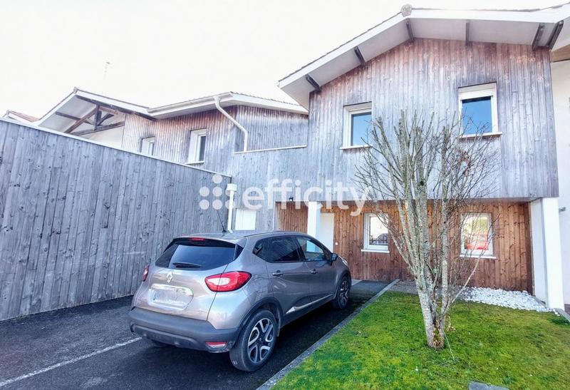 Maison jumelée - 82 m² - 4 pièces