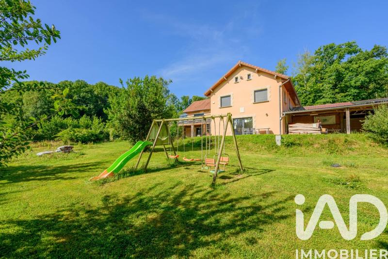 Maison - 290 m² - 9 pièces