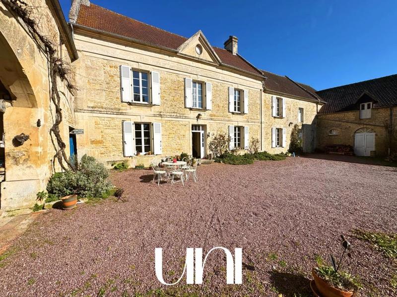 Maison - 388 m² - 12 pièces