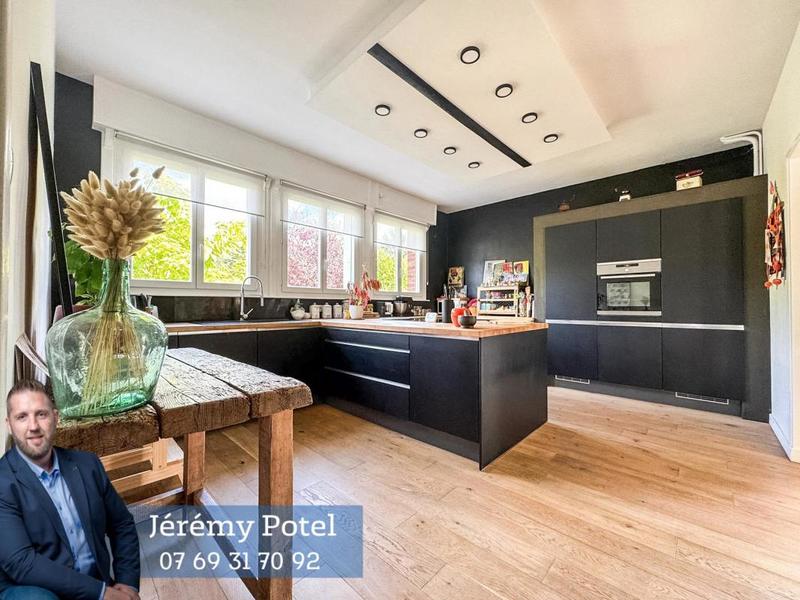 Pavillon - 160 m² - 8 pièces