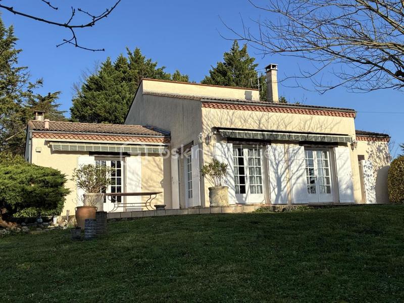 Maison traditionnelle - 145 m² - 8 pièces