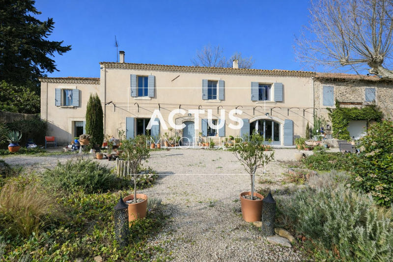 Maison - 220 m² - 7 pièces