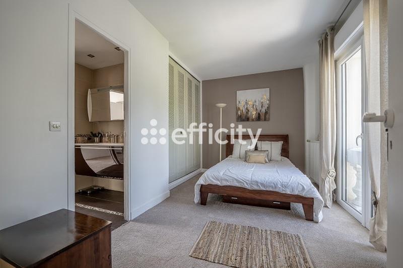 Maison - 179 m² - 6 pièces