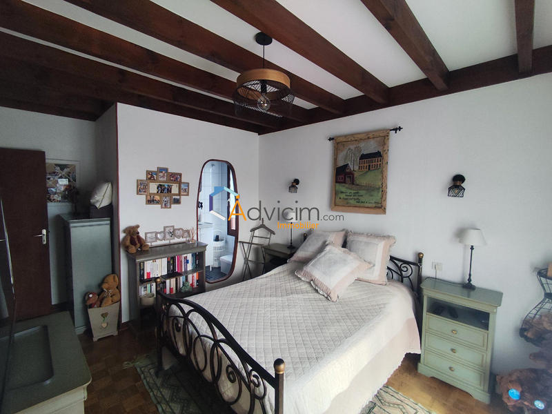 Maison - 200 m² - 9 pièces