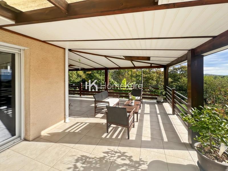 Maison - 180 m² - 7 pièces