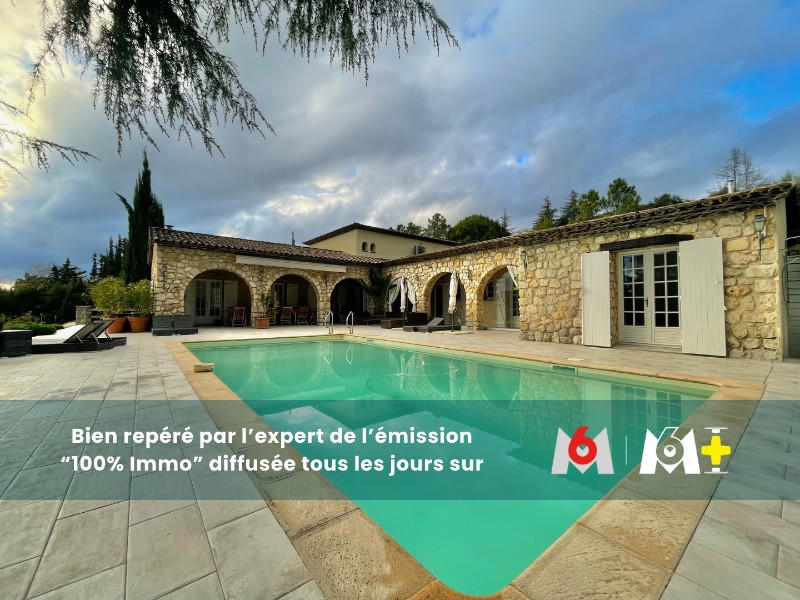 Maison - 345 m² - 9 pièces